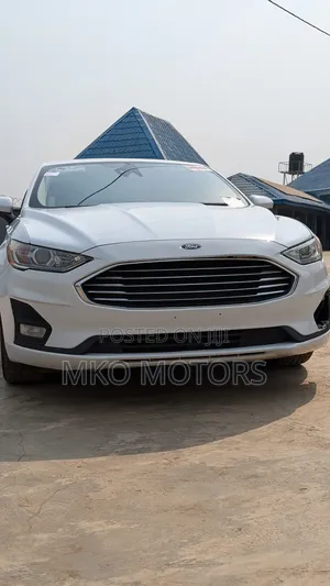 Ford Fusion SE FWD 2017 White