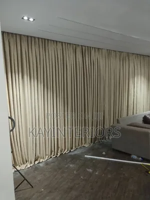 Beautiful Automated Curtain With Accessories and Remote Control