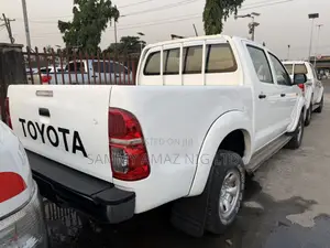 Toyota Hilux 2014 White