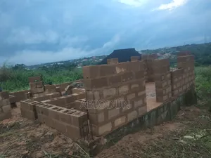 Land With Uncomplicated Building
