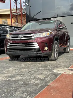 Toyota Highlander XLE 4x4 V6 (3.5L 6cyl 8A) 2018 Burgundy
