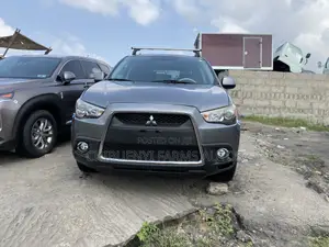Mitsubishi Outlander SE 4dr SUV AWD (2.4L 4cyl CVT) 2015 Gray