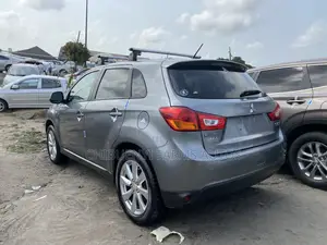 Mitsubishi Outlander SE 4dr SUV AWD (2.4L 4cyl CVT) 2015 Gray
