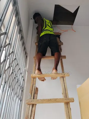 Professional Electrical Installer Contractor