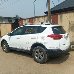Toyota RAV4 XLE AWD (2.5L 4cyl 6A) 2016 White
