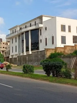 11bdrm Villa in Maitama for sale