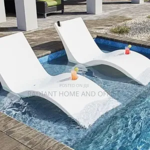 Luxury Poolside Lounge