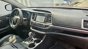 Toyota Highlander SE 4x4 V6 (3.5L 6cyl 8A) 2017 Red