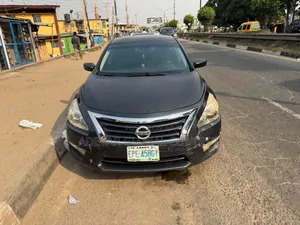 Nissan Altima Sedan 2.5 2013 Black