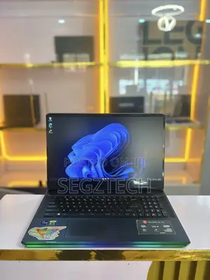 Laptop MSI Raider GE76 12UGS 16GB Intel Core I9 SSD 1T