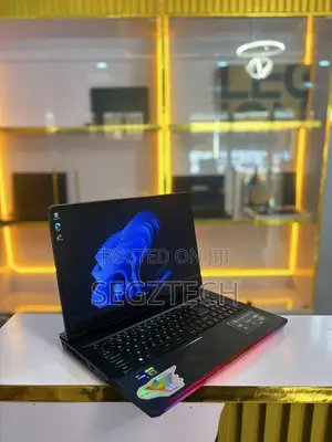 Laptop MSI Raider GE76 12UGS 16GB Intel Core I9 SSD 1T