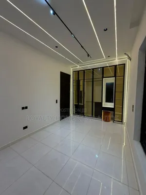 5bdrm Duplex in Chevron for sale