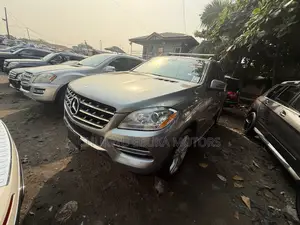 Mercedes-Benz M Class ML350 4MATIC 4dr SUV AWD (3.5L 6cyl 7A) 2015 Gray