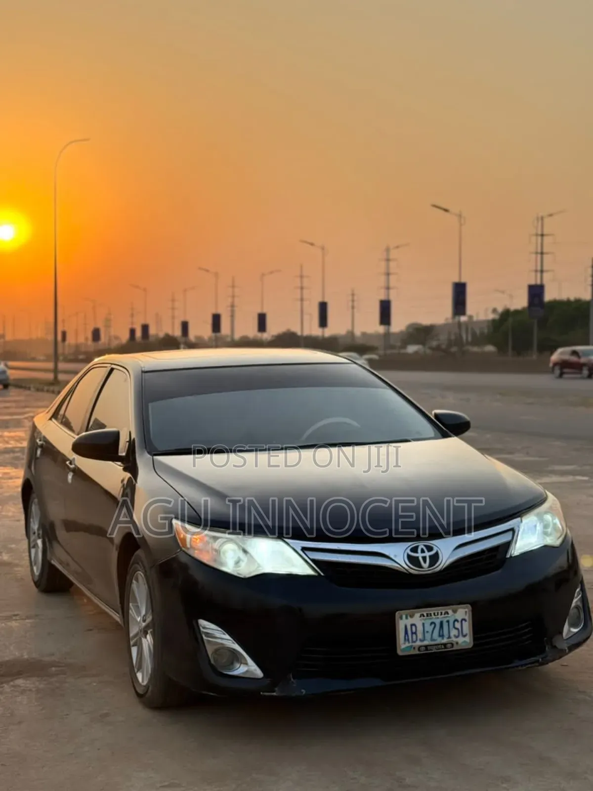 2013 Toyota Camry XLE V6 4dr Sedan (3.5L 6cyl 6A) - Image 1