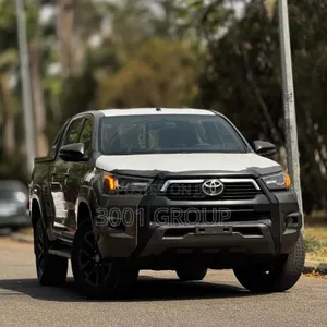 Toyota Hilux 2022 Gray