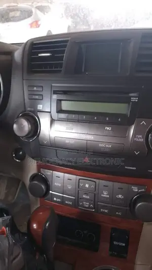 Toyota Highlander Apple Carplay 2007/ 2012 Model With GPS ( Map)