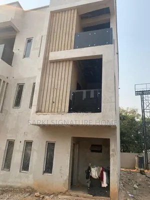 4bdrm Townhouse/Terrace in Leptons, Life Camp for sale