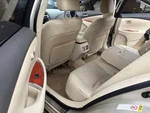 Lexus ES 350 2011 Gold
