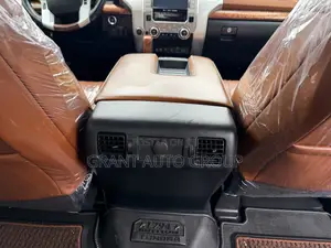 Toyota Tundra 1794 5.7L V8 4x4 CrewMax 5.6 ft. box 145.7 in. WB 2020