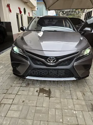 Toyota Camry SE FWD (2.5L 4cyl 8AM) 2018 Gray