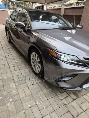 Toyota Camry SE FWD (2.5L 4cyl 8AM) 2018 Gray