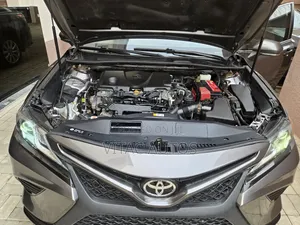 Toyota Camry SE FWD (2.5L 4cyl 8AM) 2018 Gray