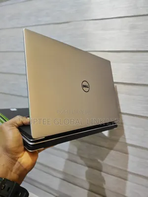 Laptop Dell Precision 5520 16GB Intel Core i7 SSD 512GB