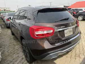 Mercedes-Benz GLA 250 2018 Brown