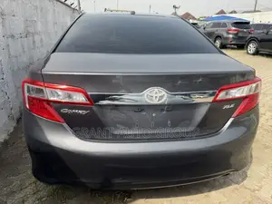 Toyota Camry XLE 4dr Sedan (2.5L 4cyl 6A) 2012 Gray