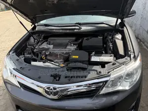 Toyota Camry XLE 4dr Sedan (2.5L 4cyl 6A) 2012 Gray