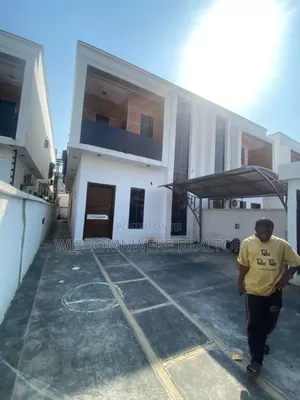 4bdrm Shared Apartment in Ikota for rent