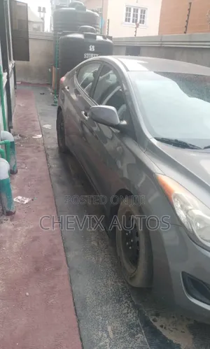 Hyundai Elantra GLS Sedan FWD (1.8L 4cyl 6A) 2013 Gray