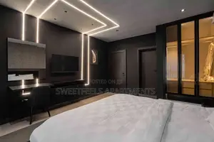 Dark Themed Cozy- 2 Bedroom Apartment