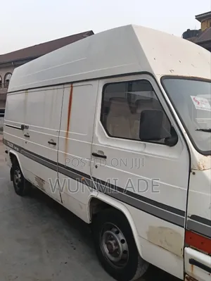 Nissan Caravan (Urvan) 1990 White