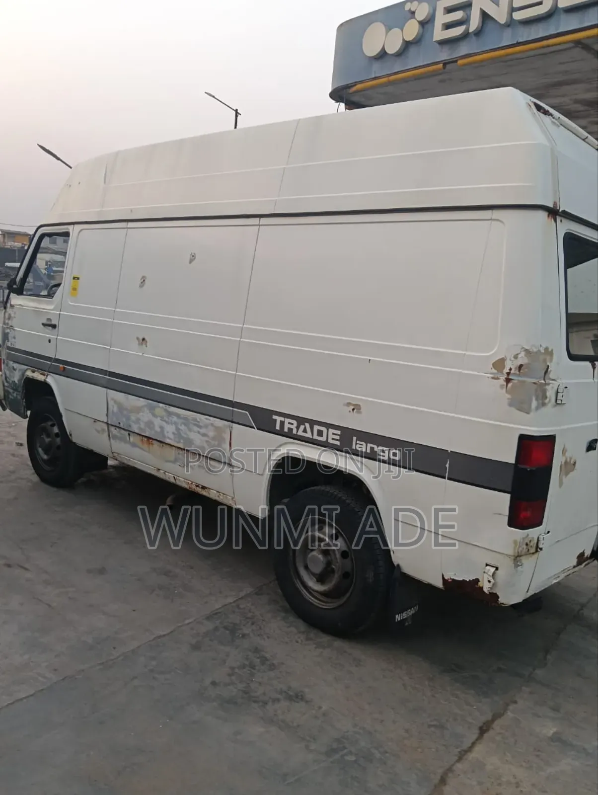 Nissan Caravan (Urvan) 1990 White
