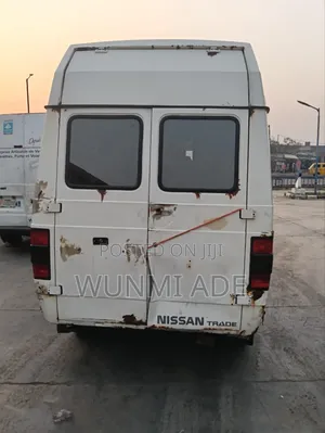 Nissan Caravan (Urvan) 1990 White