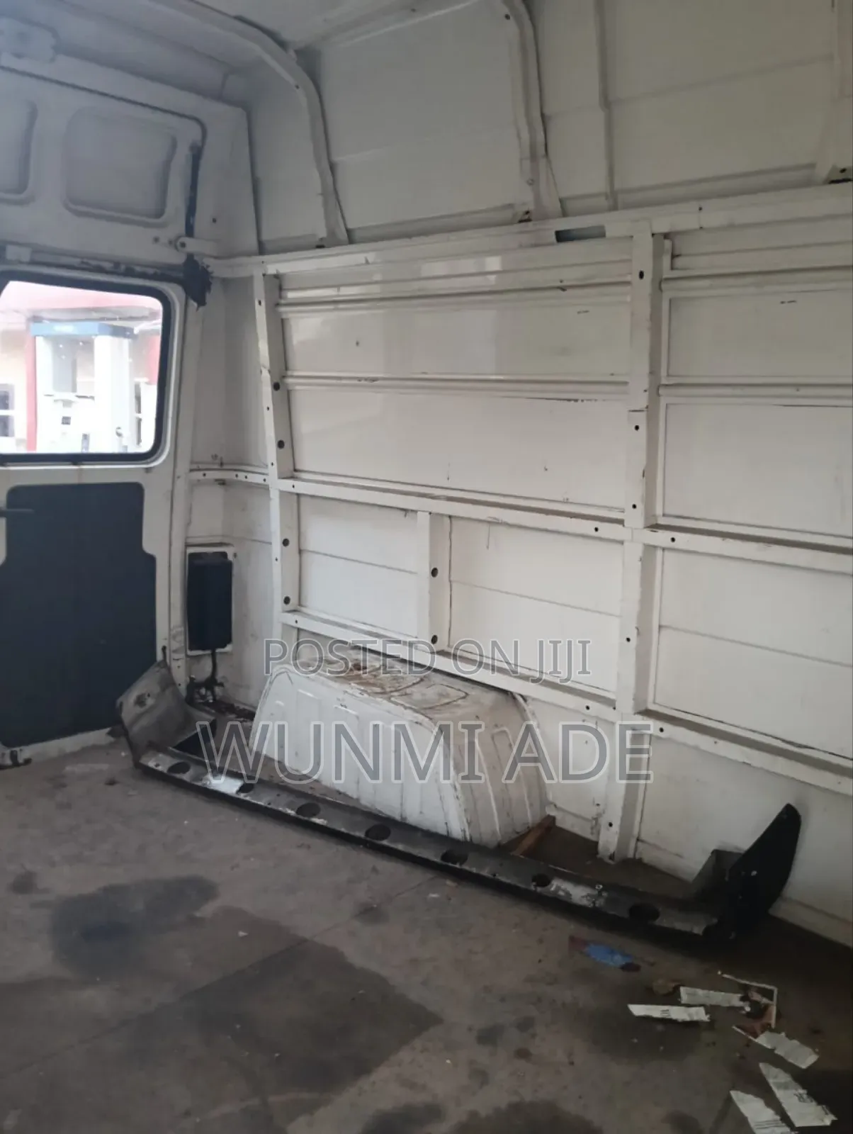 Nissan Caravan (Urvan) 1990 White
