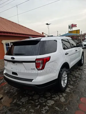Ford Explorer XLT AWD 2019 White