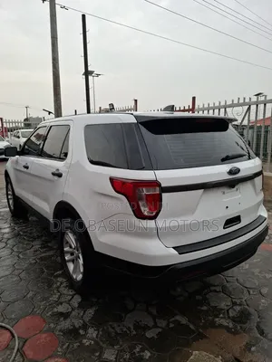 Ford Explorer XLT AWD 2019 White