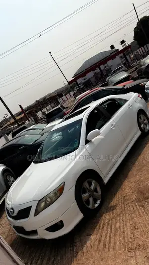 Toyota Camry SE 4dr Sedan (2.5L 4cyl 6A) 2011 White