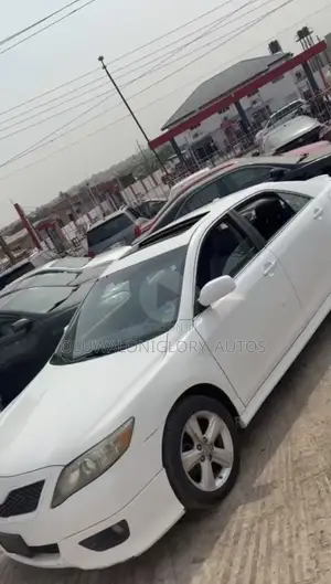 Toyota Camry SE 4dr Sedan (2.5L 4cyl 6A) 2011 White