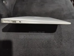 Clean Macbook Air 2015 With a Bad Panel(Motherboard), No SSD