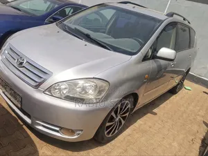 Toyota Avensis Verso 2.0 Petrol 2009 Silver