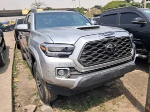 Toyota Tacoma Limited 2022 Silver