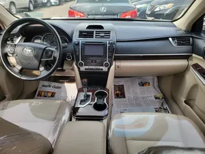 Toyota Camry XLE 4dr Sedan (2.5L 4cyl 6A) 2013 Gray