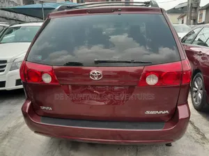 Toyota Sienna XLE FWD 2006 Red