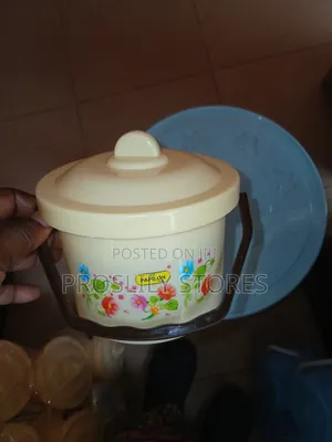Magic Plastic Food Flask With Cover and Inner