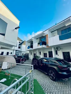 2bdrm Apartment in Lekki Phase 2 for sale