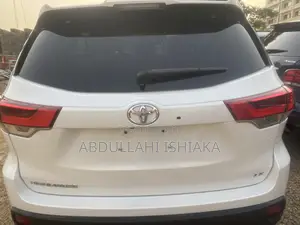 Toyota Highlander LE 4x4 V6 (3.5L 6cyl 8A) 2017 White