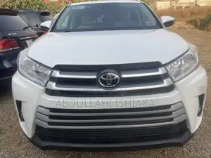 Toyota Highlander LE 4x4 V6 (3.5L 6cyl 8A) 2017 White